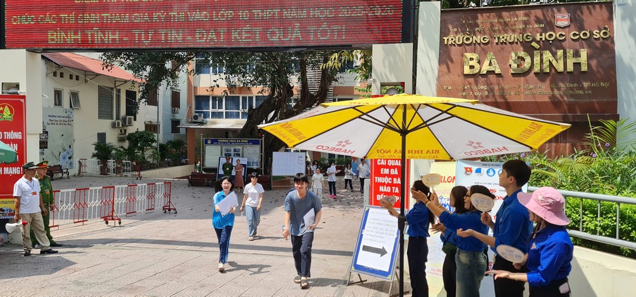 Hơn 100.000 th&iacute; sinh H&agrave; Nội ho&agrave;n th&agrave;nh kỳ thi v&agrave;o lớp 10 c&ocirc;ng lập- Ảnh 3.