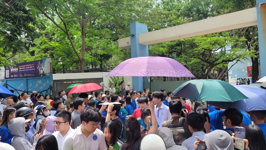 Hơn 100.000 th&iacute; sinh H&agrave; Nội ho&agrave;n th&agrave;nh kỳ thi v&agrave;o lớp 10 c&ocirc;ng lập- Ảnh 6.