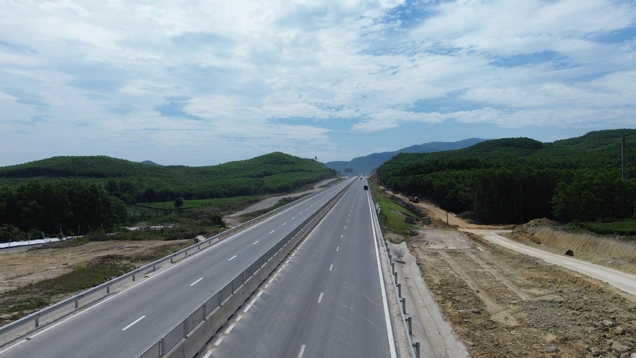 Vidifi n&ecirc;u l&yacute; do muốn đầu tư mở rộng 300km cao tốc đoạn Ninh B&igrave;nh - Quảng B&igrave;nh- Ảnh 1.