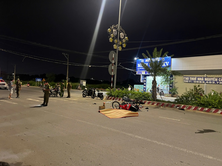 Xe m&aacute;y đi tốc độ cao t&ocirc;ng nhau, hai nam sinh thương vong- Ảnh 2.