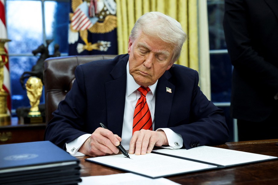 Trump &aacute;p thuế 30% l&ecirc;n h&agrave;ng h&oacute;a từ EU v&agrave; Mexico- Ảnh 1.