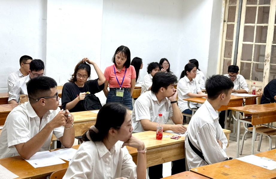 Bộ Gi&aacute;o dục v&agrave; Đ&agrave;o tạo c&ocirc;ng bố phổ điểm trước điểm thi tốt nghiệp THPT 2025- Ảnh 1.