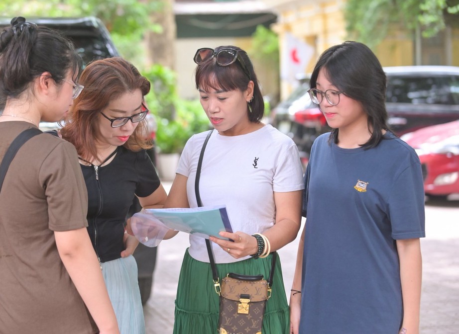 Phổ điểm m&ocirc;n Ngữ văn vắng điểm 10 kỳ thi tốt nghiệp THPT 2025- Ảnh 1.