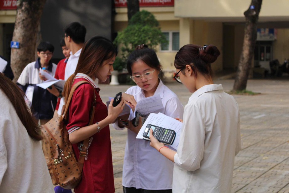 Kỳ thi tốt nghiệp THPT 2025: Phổ điểm ghi dấu ấn t&iacute;ch cực, ph&acirc;n ho&aacute; r&otilde; n&eacute;t- Ảnh 1.