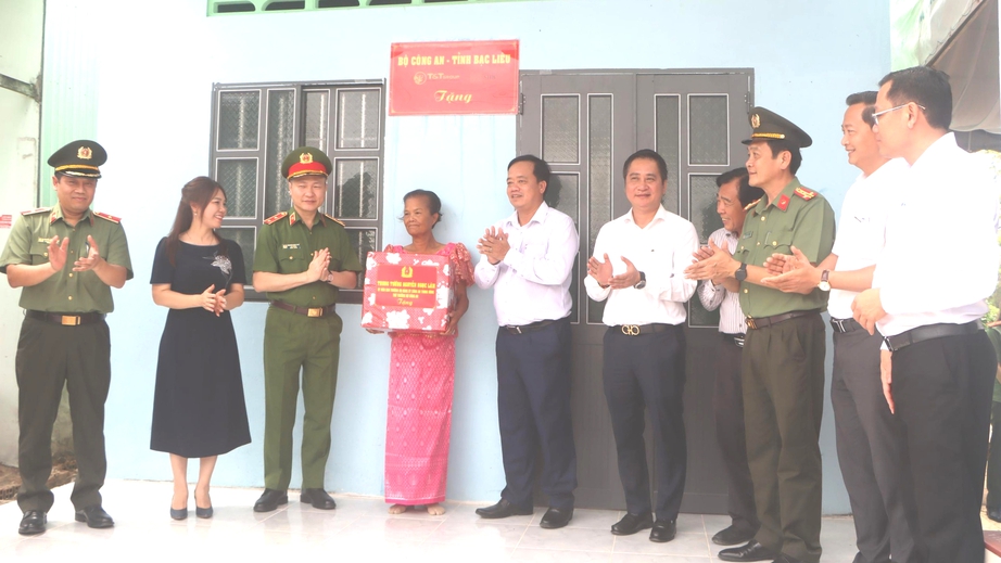 Cà Mau quyết tâm xóa nhà tạm, nhà dột nát trước ngày 27/7- Ảnh 1. Cà Mau quyết tâm xóa nhà tạm, nhà dột nát trước ngày 27/7- Ảnh 1.