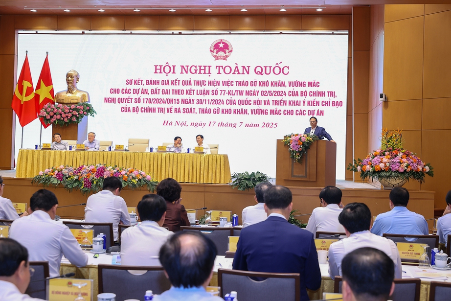 Thủ tướng: Xử l&yacute; c&aacute;c dự &aacute;n tồn đọng kh&ocirc;ng để "sai chồng sai, được việc n&agrave;y mất việc kia"- Ảnh 2.