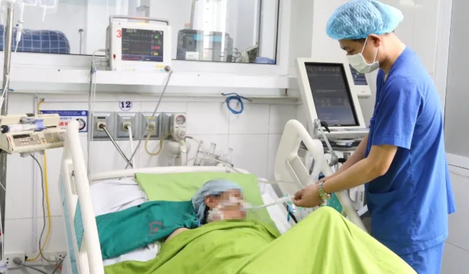 Miền Bắc nắng n&oacute;ng gay gắt: Tr&aacute;nh sốc nhiệt c&aacute;ch n&agrave;o?- Ảnh 1.