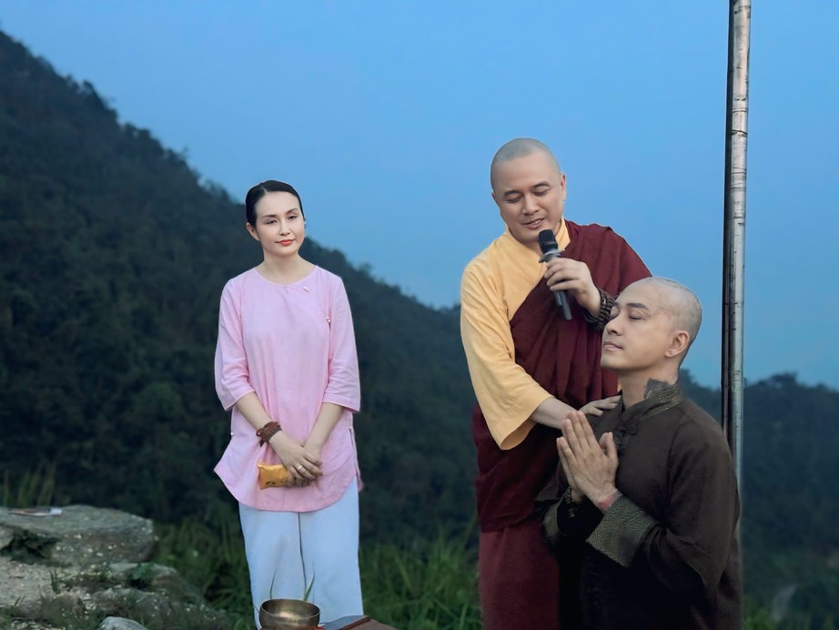 Tuấn Hưng l&ecirc;n tiếng về việc cạo trọc đầu: "Ai hiểu th&igrave; thương, chưa hiểu t&ocirc;i cũng thương"- Ảnh 1.