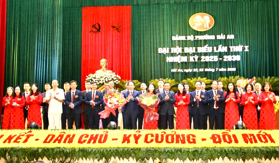 Thường trực Ban Bí thư Trần Cẩm Tú dự Đại hội Đảng bộ phường Hải An- Ảnh 2. Thường trực Ban Bí thư Trần Cẩm Tú dự Đại hội Đảng bộ phường Hải An- Ảnh 2.