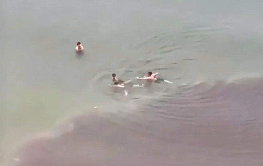 Khánh Hòa xử lý dứt điểm nước thải đen ngòm chảy thẳng ra vịnh Nha Trang- Ảnh 1. Khánh Hòa xử lý dứt điểm nước thải đen ngòm chảy thẳng ra vịnh Nha Trang- Ảnh 1.