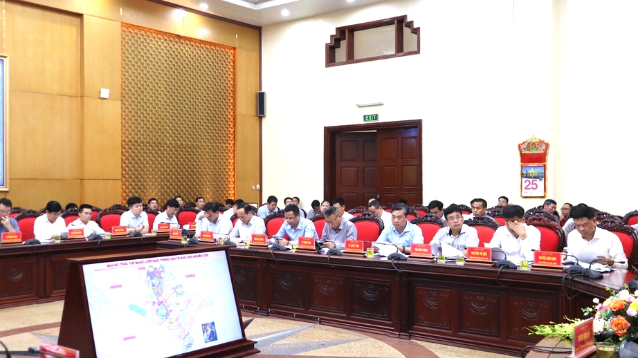 Bộ trưởng Trần Hồng Minh: Xây sân bay quốc tế tại Ninh Bình là cần thiết và chiến lược- Ảnh 3. Bộ trưởng Trần Hồng Minh: Xây sân bay quốc tế tại Ninh Bình là cần thiết và chiến lược- Ảnh 3.