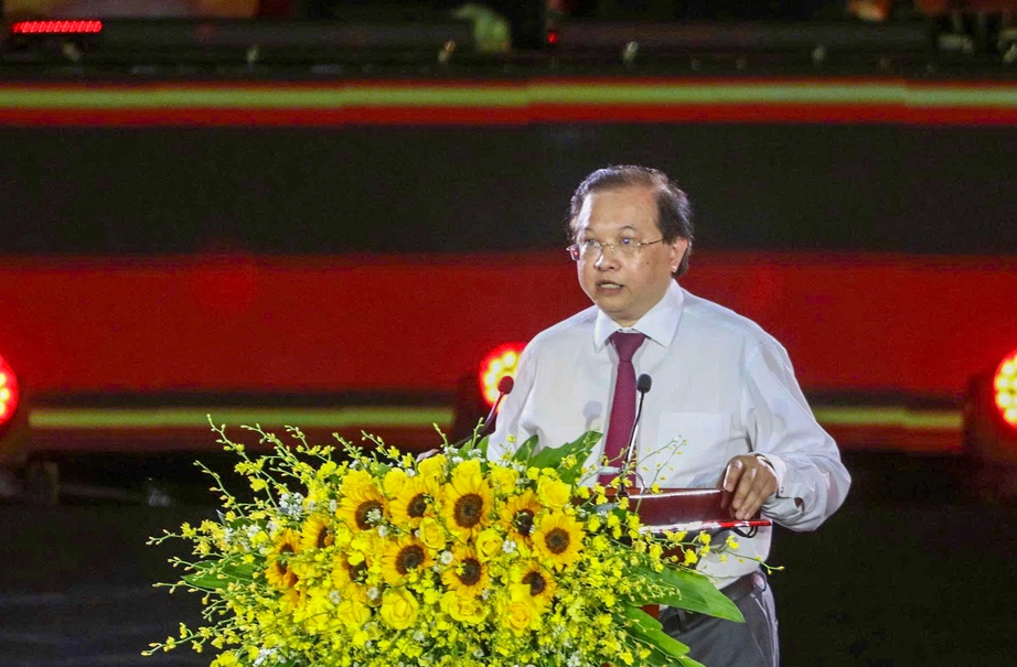 Ấn tượng chương tr&igrave;nh nghệ thuật "Bản h&ugrave;ng ca bất diệt" tri &acirc;n c&aacute;c anh h&ugrave;ng liệt sĩ- Ảnh 2.