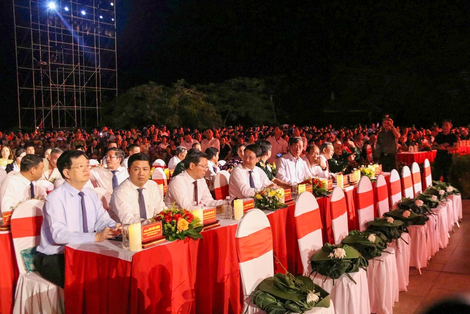 Ấn tượng chương tr&igrave;nh nghệ thuật "Bản h&ugrave;ng ca bất diệt" tri &acirc;n c&aacute;c anh h&ugrave;ng liệt sĩ- Ảnh 1.
