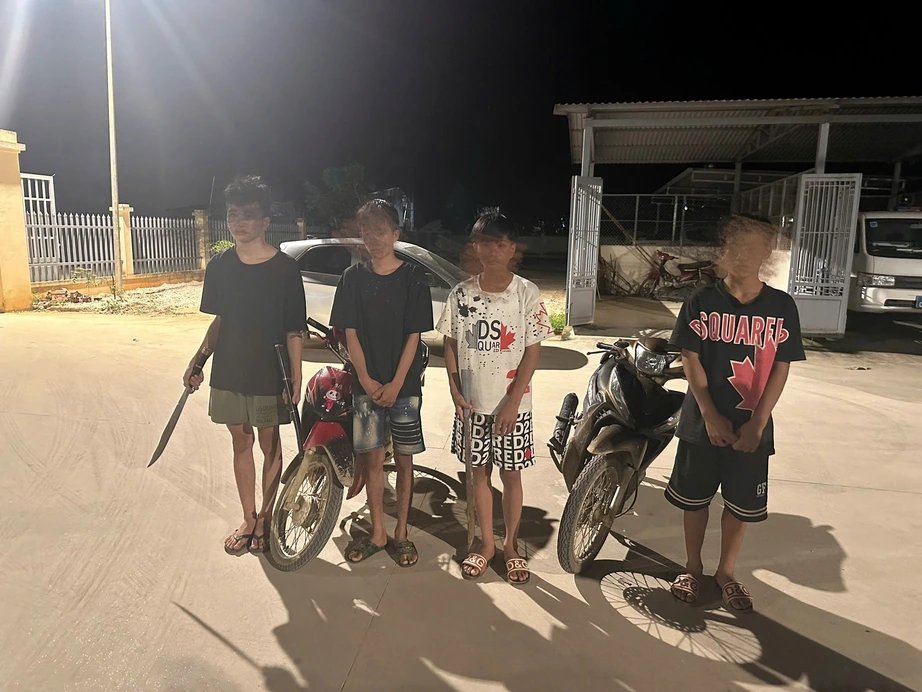 Tuy&ecirc;n Quang: Xử l&yacute; nh&oacute;m thanh ni&ecirc;n bịt mặt d&ugrave;ng kiếm tự chế ch&eacute;m người đi đường- Ảnh 1.