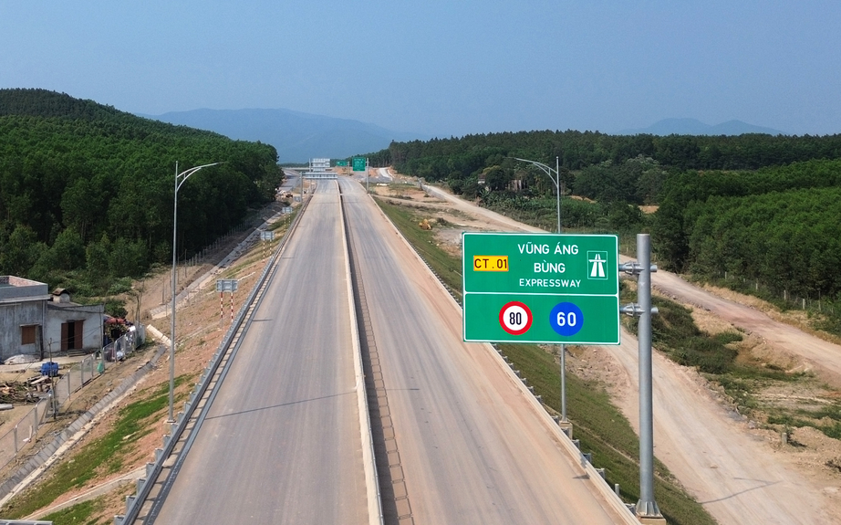 Thủ tướng: Dứt khoát hoàn thành mục tiêu 3.000km cao tốc cuối năm 2025- Ảnh 2. Thủ tướng: Dứt khoát hoàn thành mục tiêu 3.000km cao tốc cuối năm 2025- Ảnh 2.