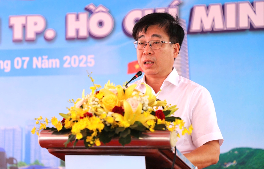 TP.HCM có thêm 443 xe buýt điện phục vụ người dân từ 1/8- Ảnh 1. TP.HCM có thêm 443 xe buýt điện phục vụ người dân từ 1/8- Ảnh 1.