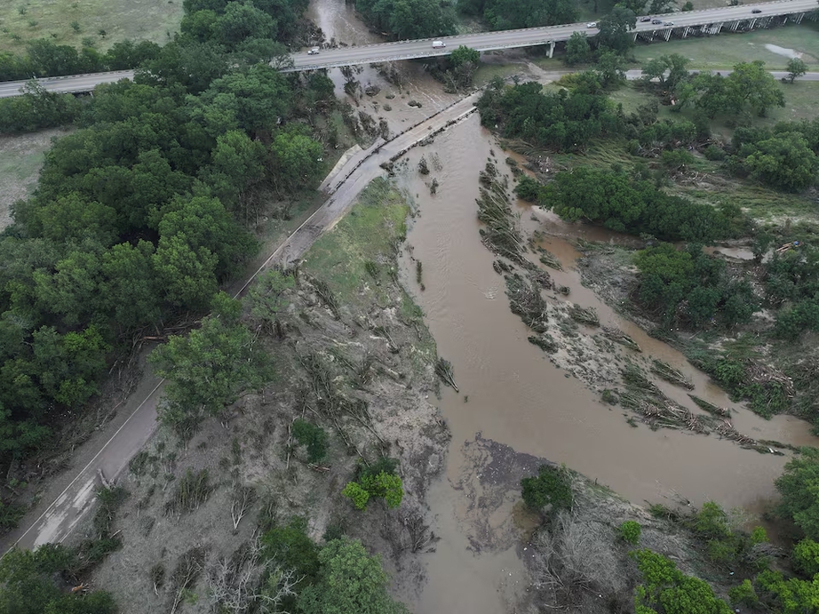 Lũ qu&eacute;t bất ngờ tại Texas khiến 43 người thiệt mạng, nhiều người vẫn mất t&iacute;ch- Ảnh 1.
