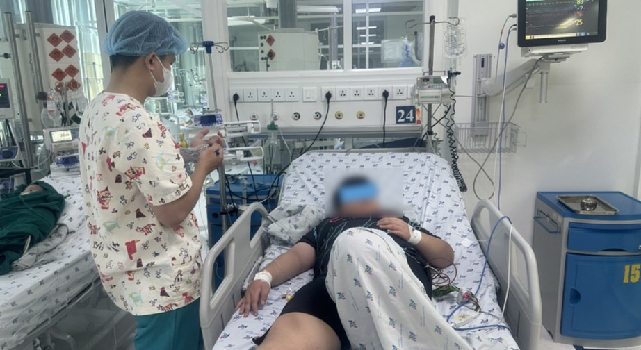 Sốt xuất huyết v&agrave;o m&ugrave;a, nhiều ca biến chứng, nguy kịch- Ảnh 2.