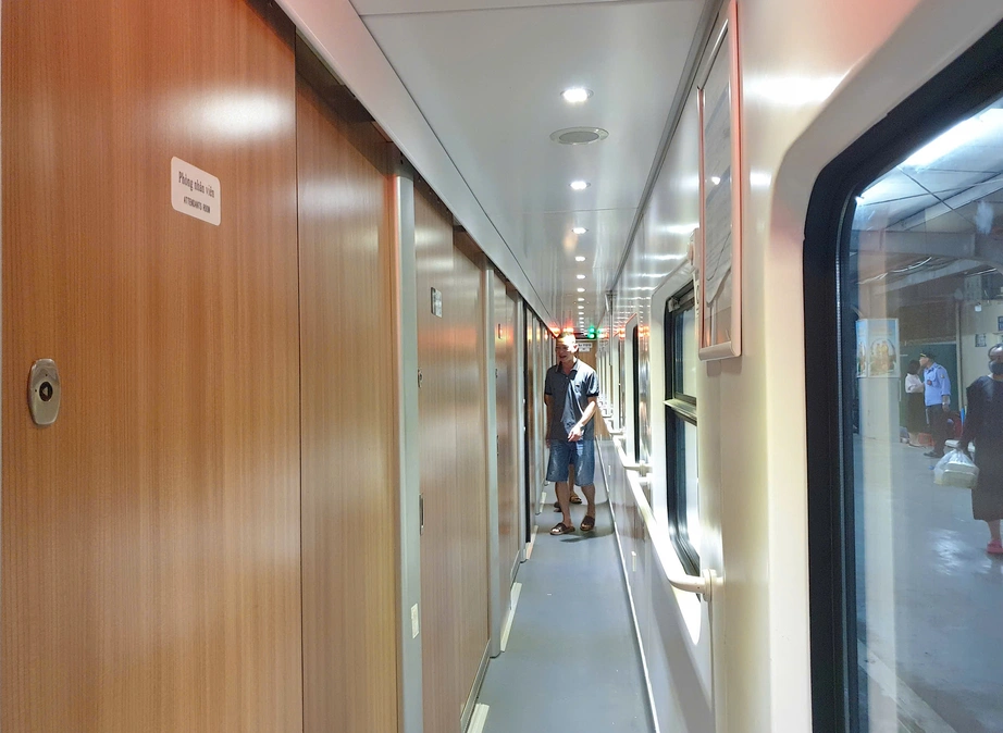 Check-in tàu hỏa hạng sang Hà Nội - Đồng Hới: Giường êm, view đẹp, dịch vụ chuẩn khách sạn- Ảnh 7. Check-in tàu hỏa hạng sang Hà Nội - Đồng Hới: Giường êm, view đẹp, dịch vụ chuẩn khách sạn- Ảnh 7.