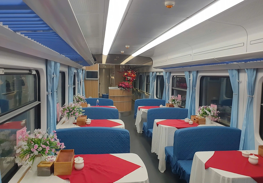 Check-in tàu hỏa hạng sang Hà Nội - Đồng Hới: Giường êm, view đẹp, dịch vụ chuẩn khách sạn- Ảnh 5. Check-in tàu hỏa hạng sang Hà Nội - Đồng Hới: Giường êm, view đẹp, dịch vụ chuẩn khách sạn- Ảnh 5.