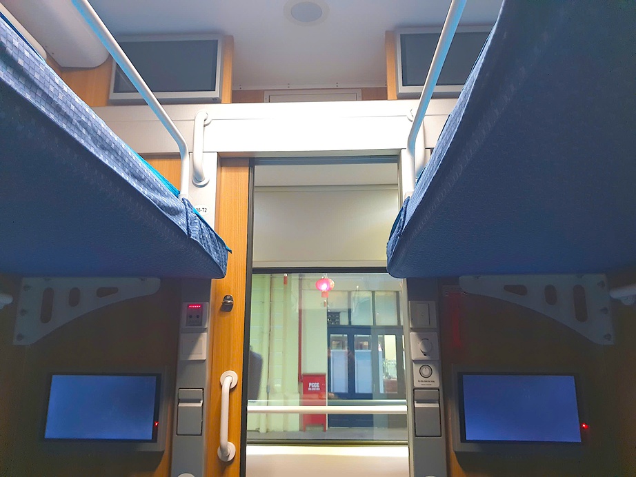 Check-in tàu hỏa hạng sang Hà Nội - Đồng Hới: Giường êm, view đẹp, dịch vụ chuẩn khách sạn- Ảnh 4. Check-in tàu hỏa hạng sang Hà Nội - Đồng Hới: Giường êm, view đẹp, dịch vụ chuẩn khách sạn- Ảnh 4.