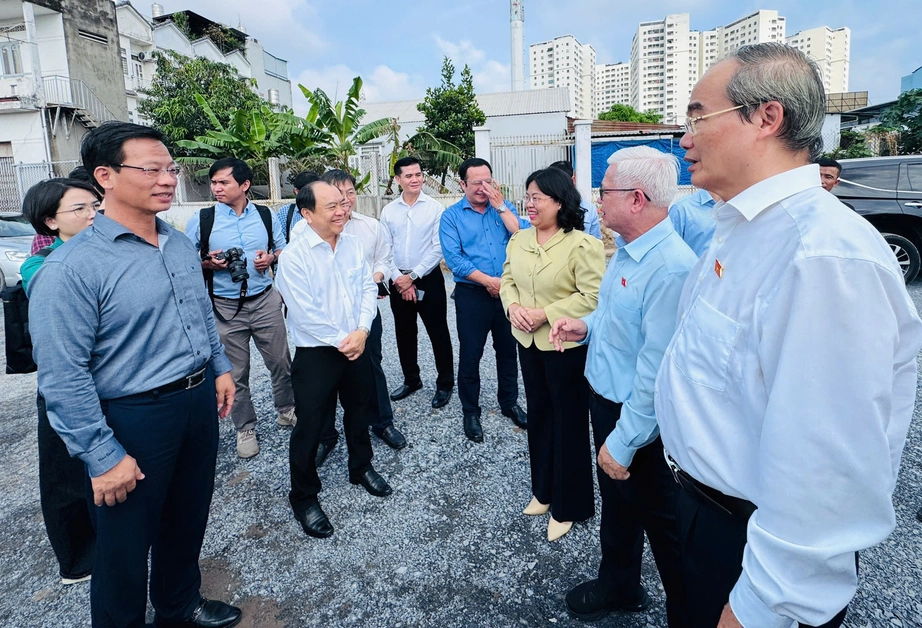 Đo&agrave;n ĐBQH TP.HCM kiểm tra dự &aacute;n V&agrave;nh đai 3, k&ecirc;nh Tham Lương - Bến C&aacute;t - rạch Nước L&ecirc;n- Ảnh 1.