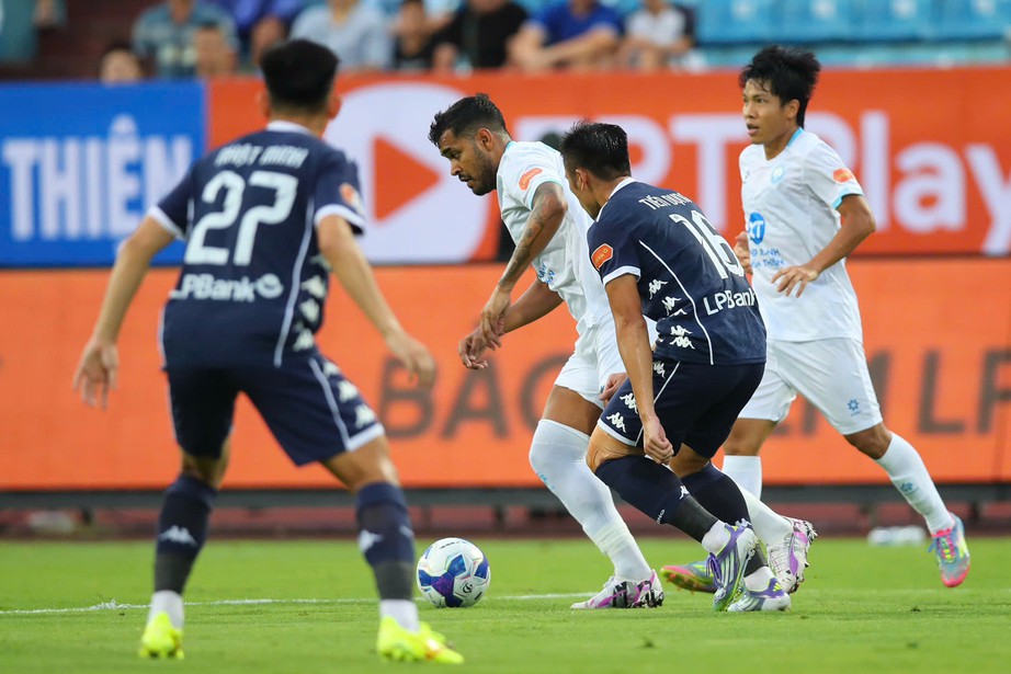 V-League: Sao Việt kiều tỏa s&aacute;ng, Nam Định thắng ngược Hải Ph&ograve;ng- Ảnh 2.