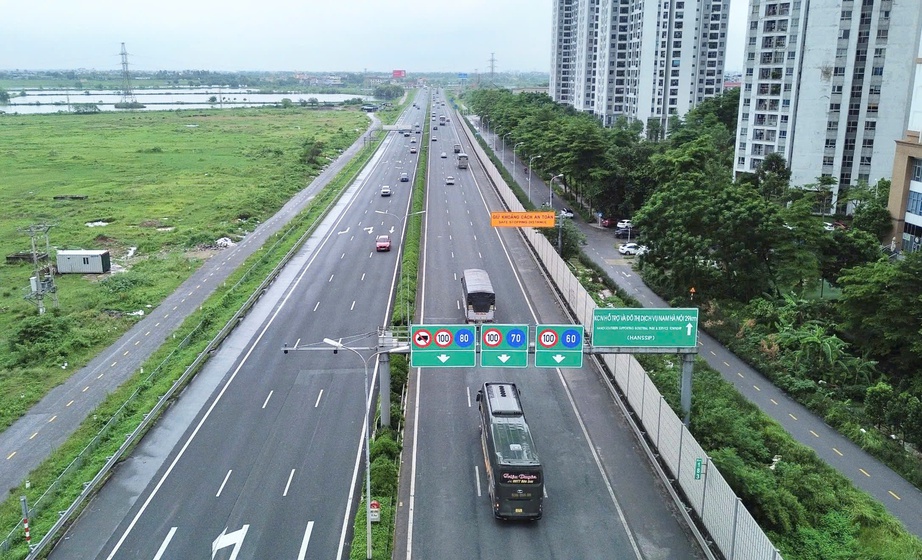 N&ecirc;n nh&acirc;n rộng cấm xe tải đi l&agrave;n 1 tr&ecirc;n cao tốc- Ảnh 1.