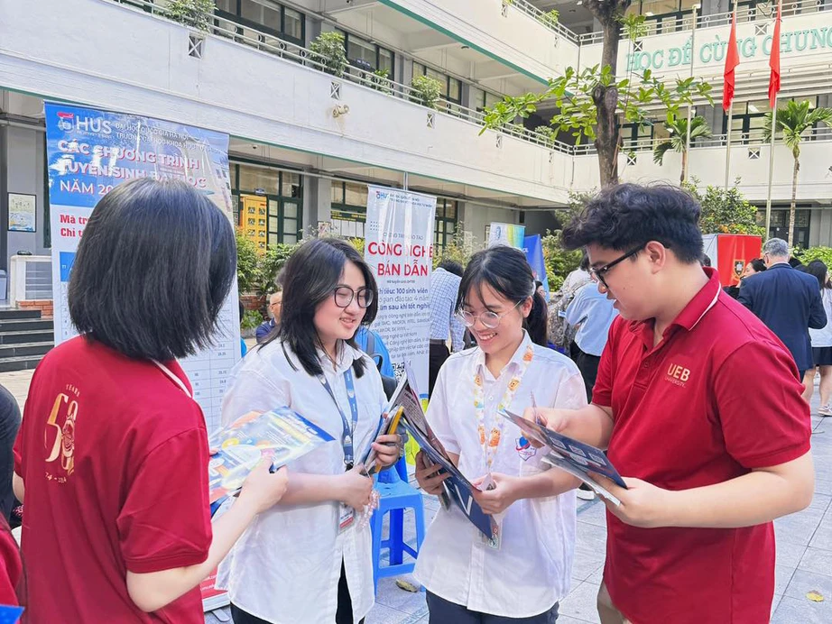 2 c&aacute;ch tra cứu nhanh v&agrave; ch&iacute;nh x&aacute;c điểm chuẩn đại học 2025- Ảnh 1.