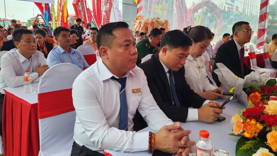 Khai trương 4 tuyến xe buýt máy lạnh, ứng dụng công nghệ số tại Cà Mau- Ảnh 3. Khai trương 4 tuyến xe buýt máy lạnh, ứng dụng công nghệ số tại Cà Mau- Ảnh 3.