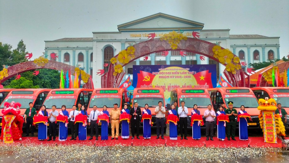 Khai trương 4 tuyến xe buýt máy lạnh, ứng dụng công nghệ số tại Cà Mau- Ảnh 4. Khai trương 4 tuyến xe buýt máy lạnh, ứng dụng công nghệ số tại Cà Mau- Ảnh 4.