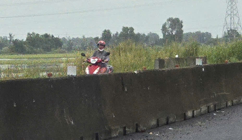 Ngăn chặn xe m&aacute;y x&acirc;m nhập v&agrave;o tuyến Lộ Tẻ - Rạch Sỏi- Ảnh 2.