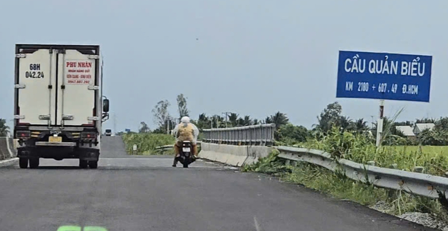 Ngăn chặn xe m&aacute;y x&acirc;m nhập v&agrave;o tuyến Lộ Tẻ - Rạch Sỏi- Ảnh 9.