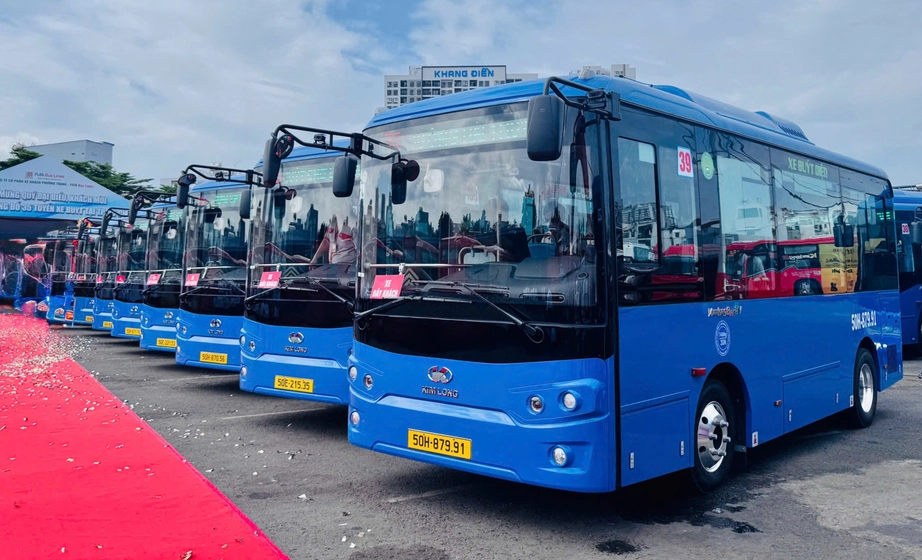 TP.HCM muốn chuyển đổi xe buýt xanh nhưng cơ chế hỗ trợ chưa “xanh” với doanh nghiệp- Ảnh 2. TP.HCM muốn chuyển đổi xe buýt xanh nhưng cơ chế hỗ trợ chưa “xanh” với doanh nghiệp- Ảnh 2.
