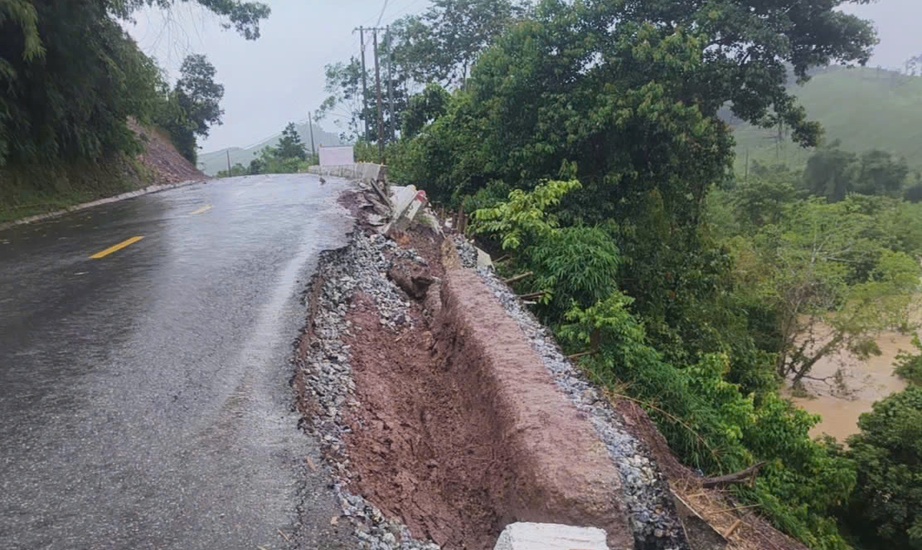 Bộ X&acirc;y dựng y&ecirc;u cầu chủ động ứng ph&oacute; mưa, lũ, sạt lở đất- Ảnh 2.