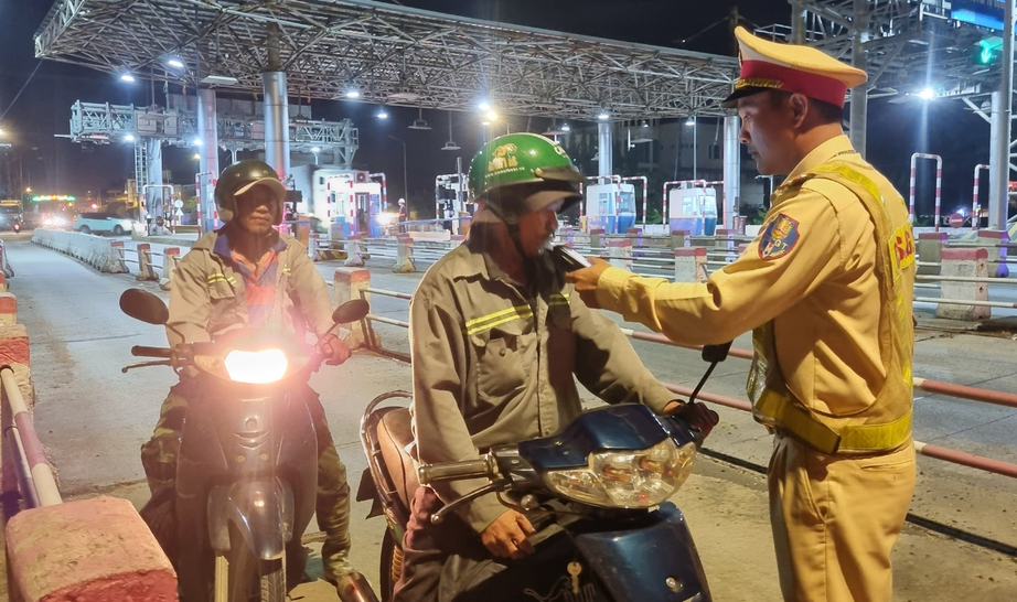 Gần 1.000 &ldquo;ma men&rdquo; bị tạm giữ phương tiện trong ng&agrave;y đầu nghỉ lễ 2/9- Ảnh 1.