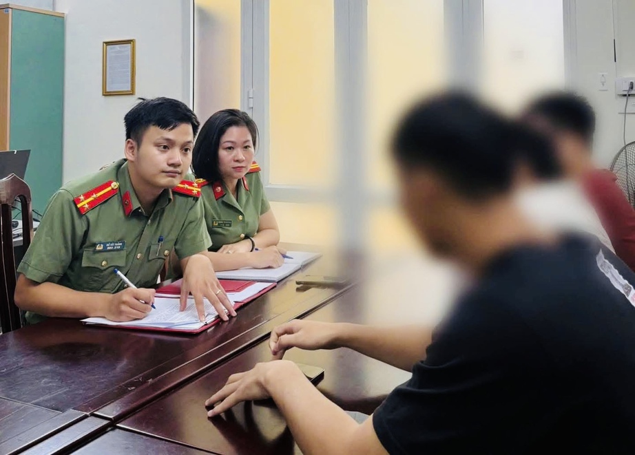 Xử l&yacute; thanh ni&ecirc;n tung tin sai sự thật về cựu chiến binh 90 tuổi kh&ocirc;ng được xem diễu binh- Ảnh 1.