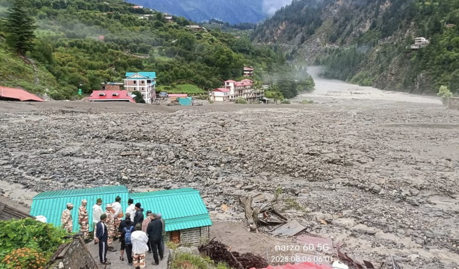 Sạt lở tại Ấn Độ: Huy động lực lượng, máy móc dốc lực tìm kiếm- Ảnh 2. Sạt lở tại Ấn Độ: Huy động lực lượng, máy móc dốc lực tìm kiếm- Ảnh 2.