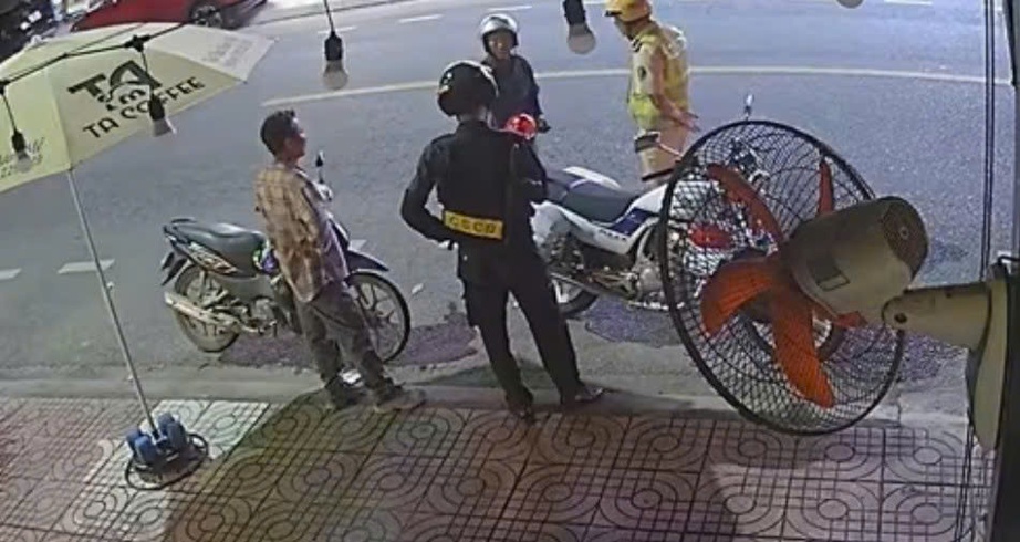 Khởi tố đối tượng h&agrave;nh hung CSGT khi bị kiểm tra nồng độ cồn - Ảnh 1.