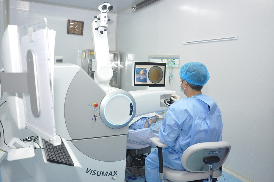 Mang cơ hội phẫu thuật an to&agrave;n hơn tới bệnh nh&acirc;n mắc tật kh&uacute;c xạ- Ảnh 2.