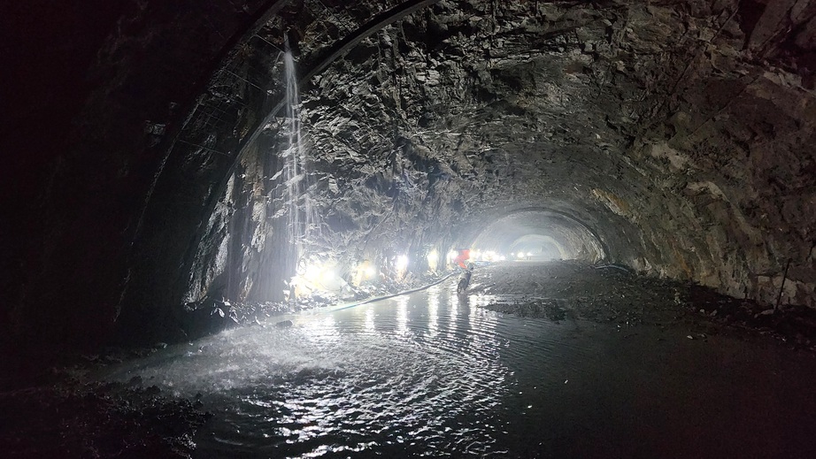 Thi c&ocirc;ng xuy&ecirc;n lễ, quyết t&acirc;m th&ocirc;ng hầm Phượng Ho&agrave;ng trong th&aacute;ng 11- Ảnh 9.