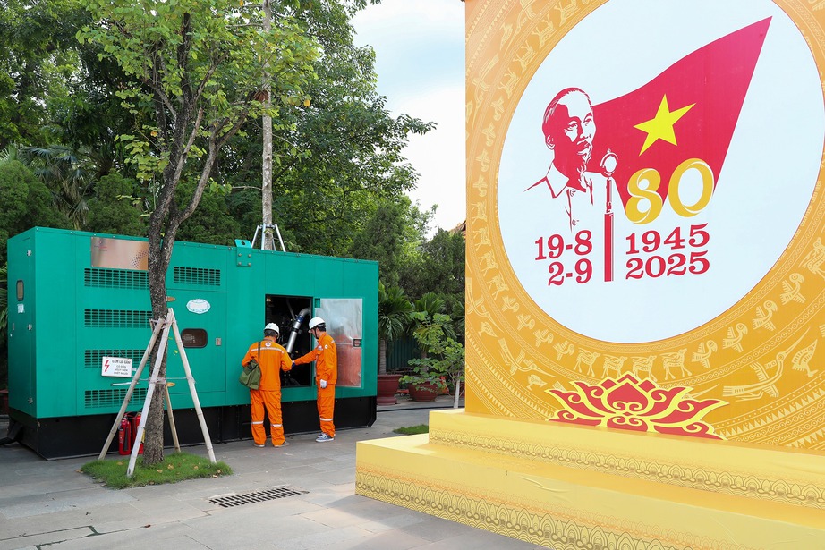 Lập nguồn k&eacute;p, bổ sung m&aacute;y ph&aacute;t c&ocirc;ng suất lớn đảm bảo điện cho đại lễ Quốc kh&aacute;nh 80 năm- Ảnh 2.