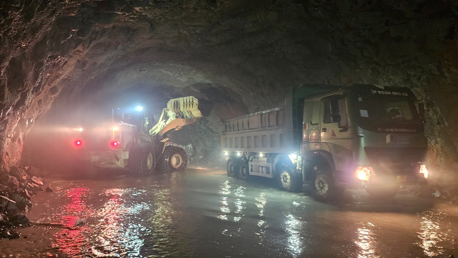 Thi c&ocirc;ng xuy&ecirc;n lễ, quyết t&acirc;m th&ocirc;ng hầm Phượng Ho&agrave;ng trong th&aacute;ng 11- Ảnh 2.