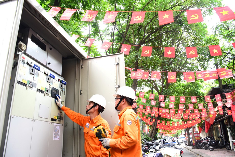 Lập nguồn k&eacute;p, bổ sung m&aacute;y ph&aacute;t c&ocirc;ng suất lớn đảm bảo điện cho đại lễ Quốc kh&aacute;nh 80 năm- Ảnh 1.