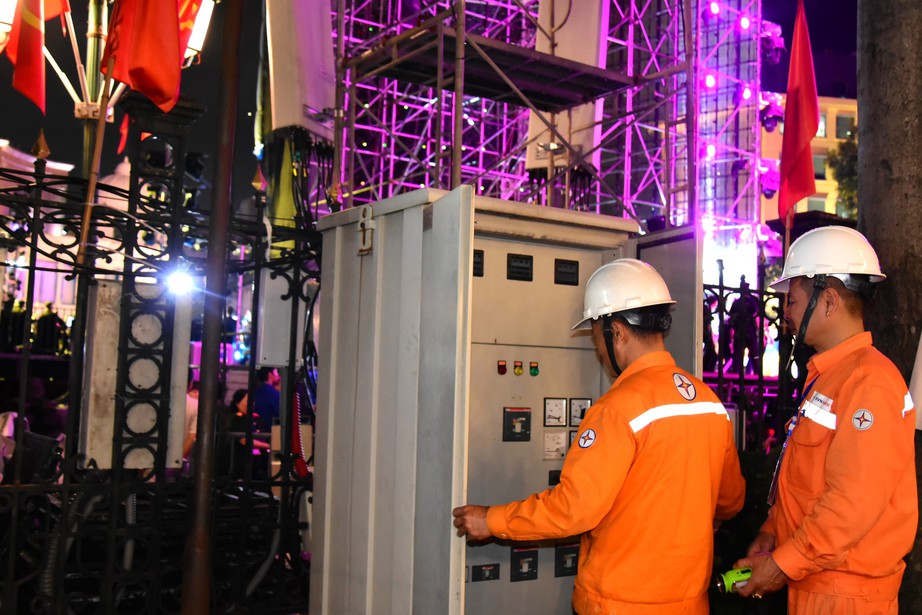 Lập nguồn k&eacute;p, bổ sung m&aacute;y ph&aacute;t c&ocirc;ng suất lớn đảm bảo điện cho đại lễ Quốc kh&aacute;nh 80 năm- Ảnh 3.