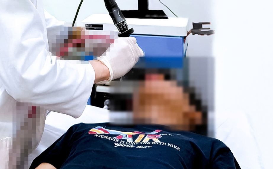 Đồng Nai: Gắp mảnh xương heo mắc kẹt sát động mạch chủ, cứu bệnh nhân 67 tuổi
- Ảnh 1. Đồng Nai: Gắp mảnh xương heo mắc kẹt sát động mạch chủ, cứu bệnh nhân 67 tuổi
- Ảnh 1.