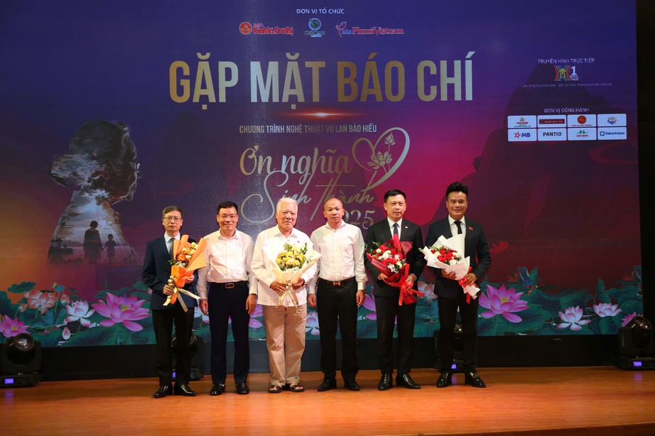 Bằng Kiều, Mỹ Linh, Phương Thanh góp mặt trong chương trình "Ơn nghĩa sinh thành 2025"- Ảnh 1. Bằng Kiều, Mỹ Linh, Phương Thanh góp mặt trong chương trình "Ơn nghĩa sinh thành 2025"- Ảnh 1.