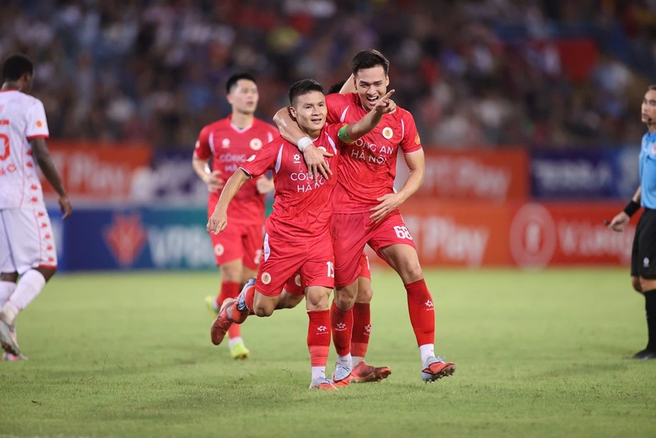 V-League: C&ocirc;ng an H&agrave; Nội thắng nhẹ Hải Ph&ograve;ng, Nam Định bị &ldquo;cưa&rdquo; điểm- Ảnh 1.
