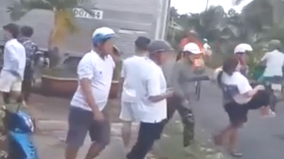 C&agrave; Mau: Xe m&aacute;y va chạm &ocirc; t&ocirc; tải, hai nữ sinh thương vong- Ảnh 1.