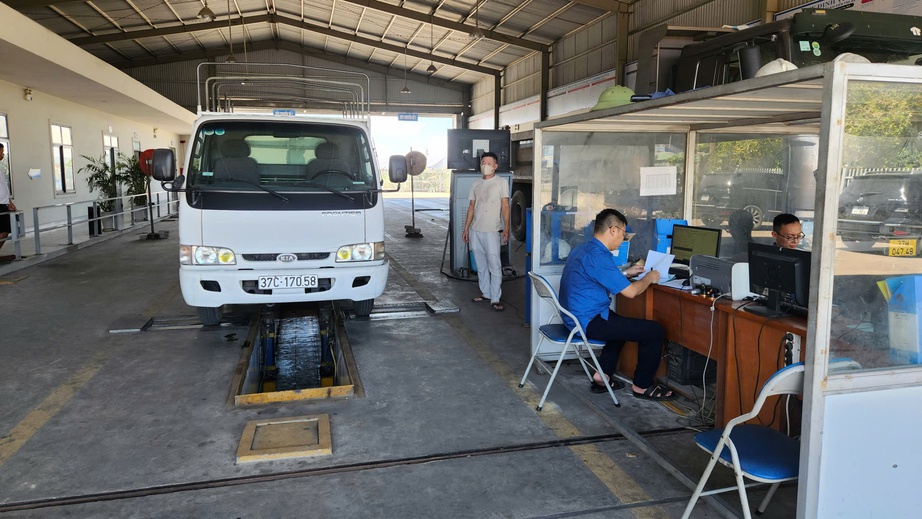 Xe bị từ chối khi đi kiểm định, chủ xe có phải đóng tiền?- Ảnh 2. Xe bị từ chối khi đi kiểm định, chủ xe có phải đóng tiền?- Ảnh 2.